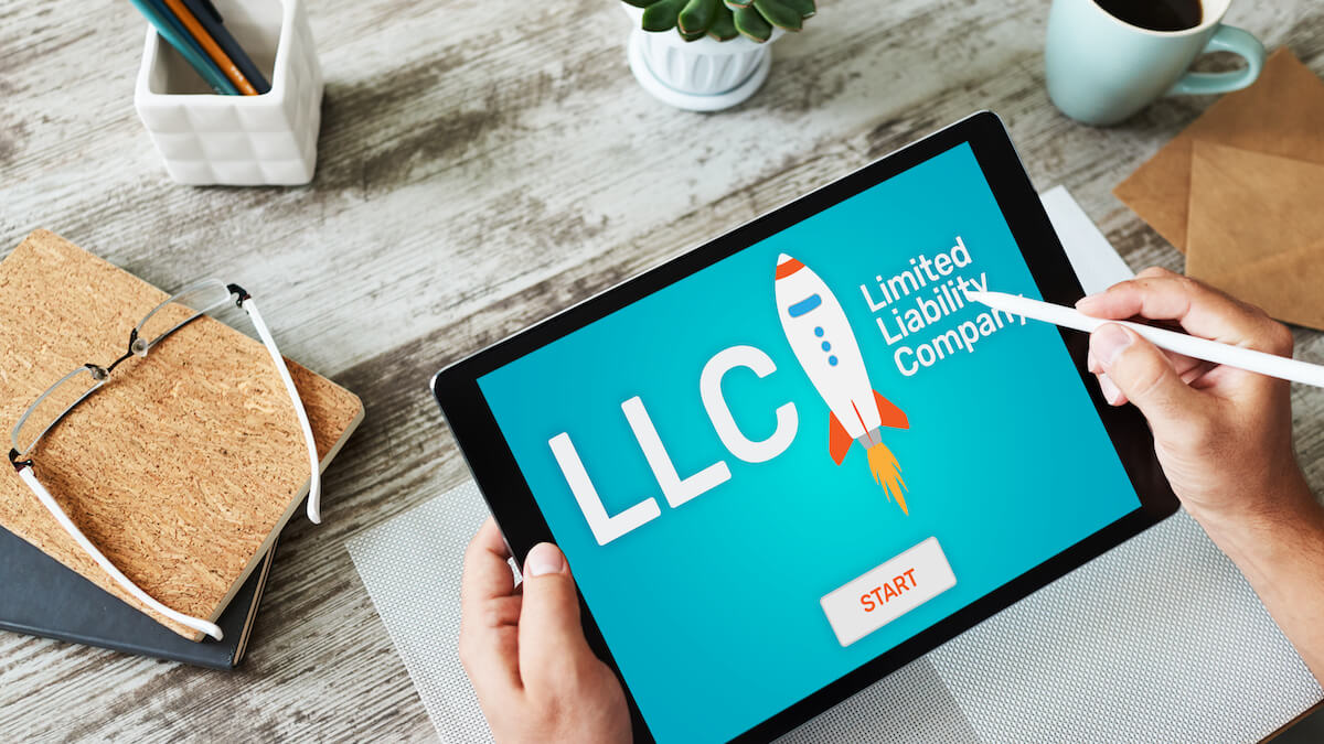 Read more about the article Exploring LLCs: Comprehensive Insights into Limited Liability Companies for Modern Entrepreneurs